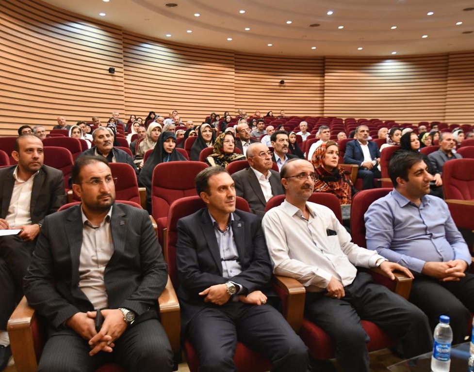 مراسم گرامیداشت روز خانواده و تجلیل و تکریم از بازنشستگان دانشگاه ارومیه برگزار شد