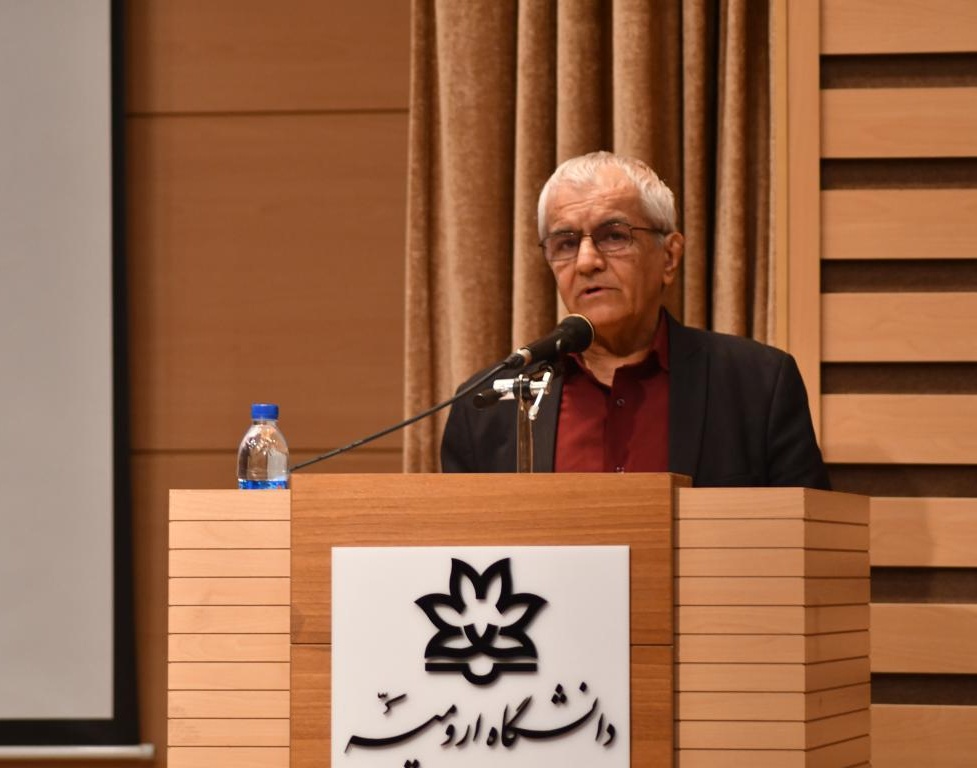 مراسم گرامیداشت روز خانواده و تجلیل و تکریم از بازنشستگان دانشگاه ارومیه برگزار شد