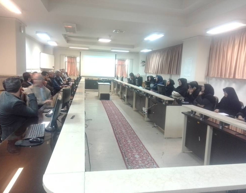 دومین جلسه از سلسله کارگاه های آموزشی ارتقاء رتبه کارکنان دانشگاه در سالن کتابخانه مرکزی برگزار شد